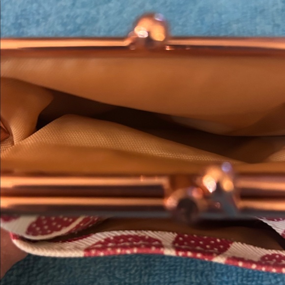 Heart Patterned Coin Purse - Picture 5 of 5